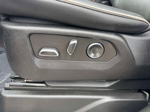 Used 2023 Cadillac Escalade Premium Luxury w/ Performance Package image 26