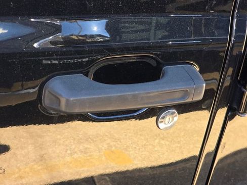 Used 2020 Jeep Wrangler Unlimited Sahara image 8