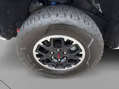 Used 2025 Toyota Tacoma TRD Off-Road AWD/4WD image 7