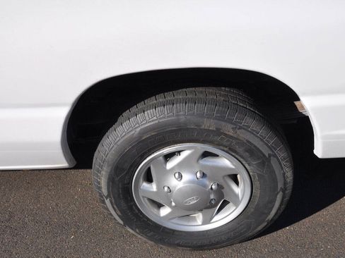 Used 2010 Ford E-350 and Econoline 350 XLT RWD image 40