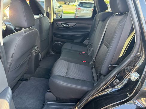 Used 2020 Nissan Rogue SV image 11