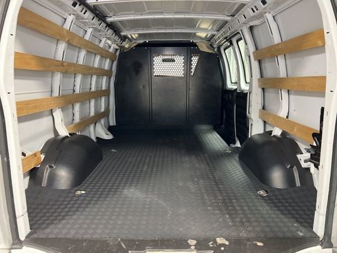 Used 2023 GMC Savana 2500 w/ Driver Convenience Package image 16
