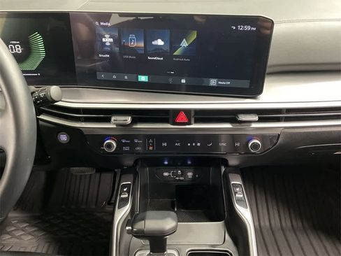 Used 2025 Kia Sorento S image 25