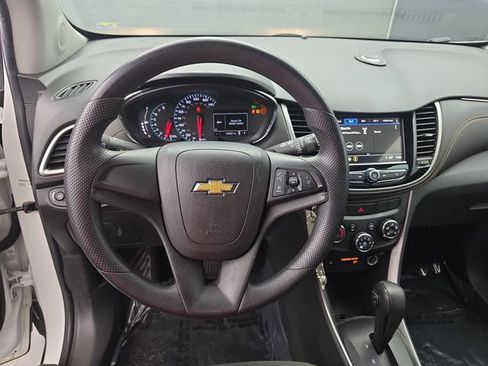 Used 2018 Chevrolet Trax LS AWD/4WD image 19