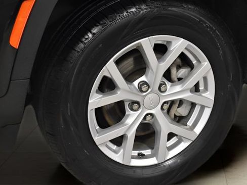 Used 2023 Jeep Grand Cherokee Limited AWD/4WD image 38