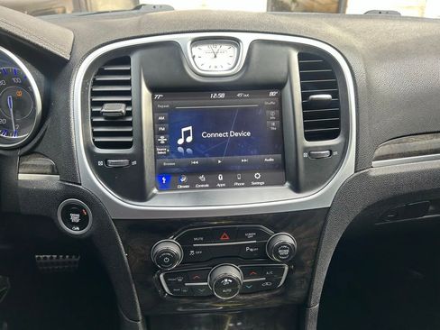 Used 2022 Chrysler 300 Touring L w/ Comfort Group image 8