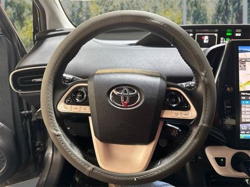 Used 2018 Toyota Prius Four FWD image 16
