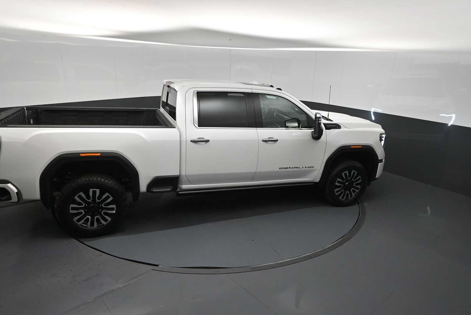 Used 2025 GMC Sierra 2500 Denali Ultimate w/ Max Trailering Package AWD/4WD image 17