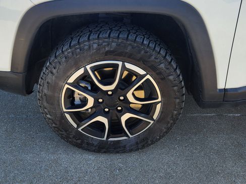 Used 2024 Jeep Compass Trailhawk w/ Trailhawk Elite Group image 9