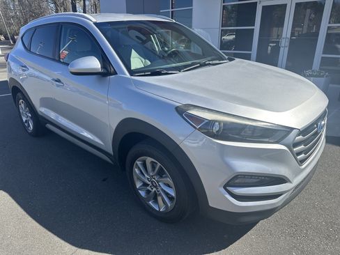 Used 2018 Hyundai Tucson SEL image 2