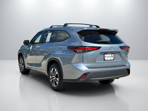 Certified 2024 Toyota Highlander XLE image 7