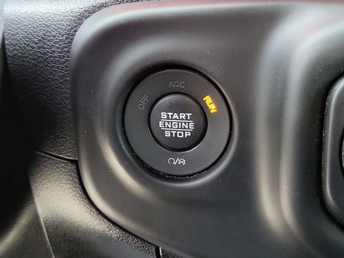 Used 2021 Jeep Gladiator Rubicon AWD/4WD image 17