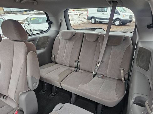 Used 2012 Kia Sedona LX image 11