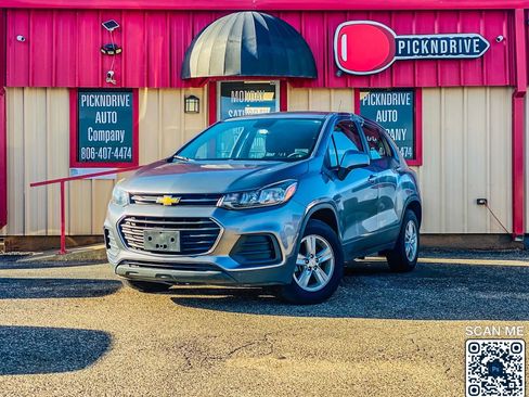 Used 2020 Chevrolet Trax LS image 2