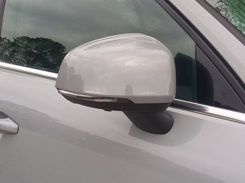 Used 2025 Volvo XC40 B5 Plus image 12