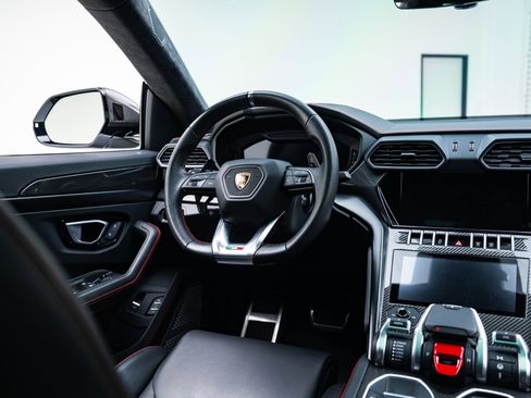 Used 2022 Lamborghini Urus image 35