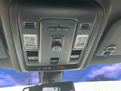 Used 2021 Chevrolet Suburban Z71 AWD/4WD image 31