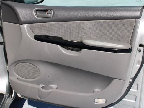 Used 2005 Toyota Sienna LE FWD image 16