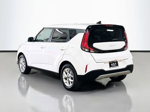 Certified 2025 Kia Soul LX image 4