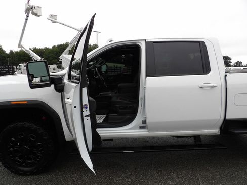 Used 2023 GMC Sierra 3500 AT4 w/ AT4 Preferred Package AWD/4WD image 13