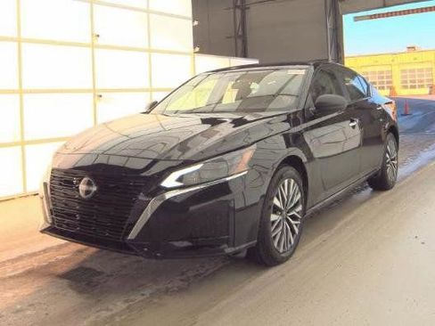 Used 2024 Nissan Altima 2.5 SV image 1