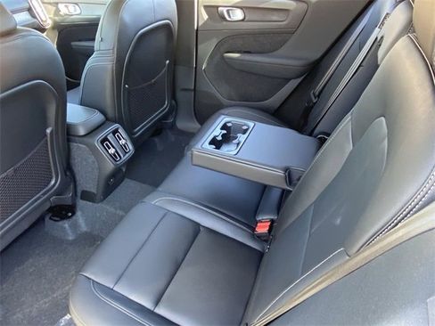 New 2026 Volvo XC40 B4 Core image 17