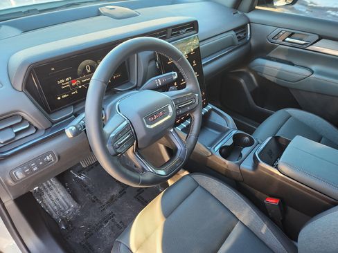 Used 2026 GMC Terrain AT4 w/ Technology Package II image 16