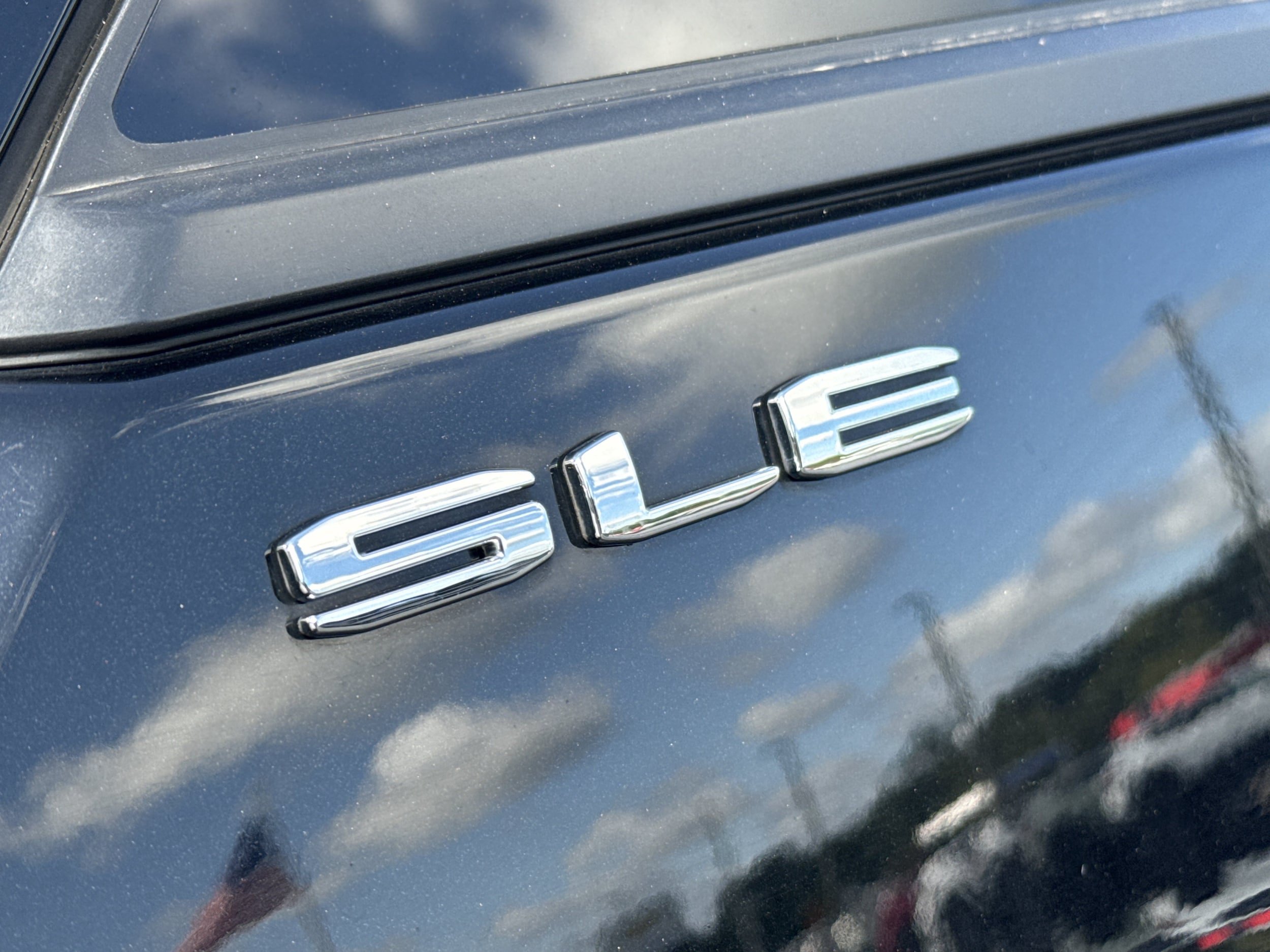 Used 2024 GMC Terrain SLE FWD image 11