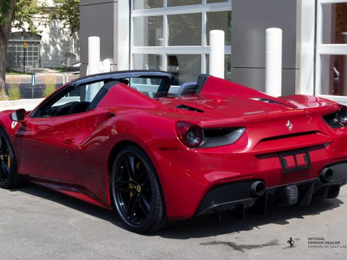 Used 2019 Ferrari 488 Spider RWD image 3