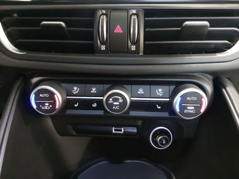 New 2025 Alfa Romeo Giulia AWD w/ Veloce Package AWD image 21