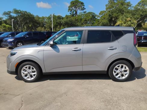 Used 2024 Kia Soul LX w/ Option Group 015 FWD image 8
