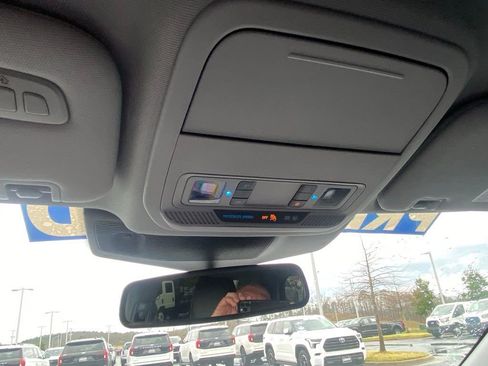 Certified 2022 Ford Explorer Limited w/ Equipment Group 301A image 19