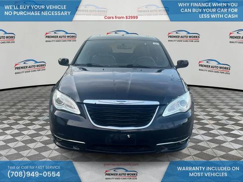 Used 2011 Chrysler 200 Limited FWD image 2