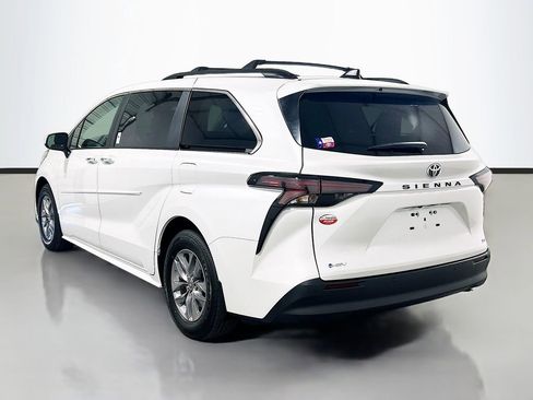 New 2026 Toyota Sienna XLE FWD image 6