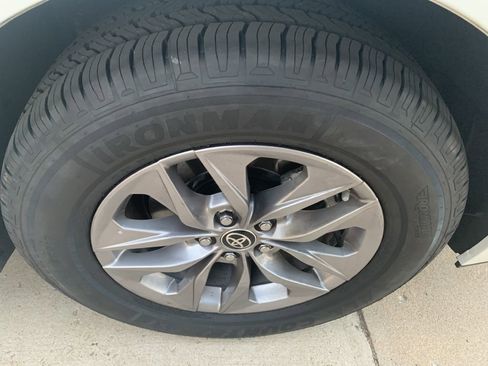 Used 2022 Toyota Sienna XLE image 22