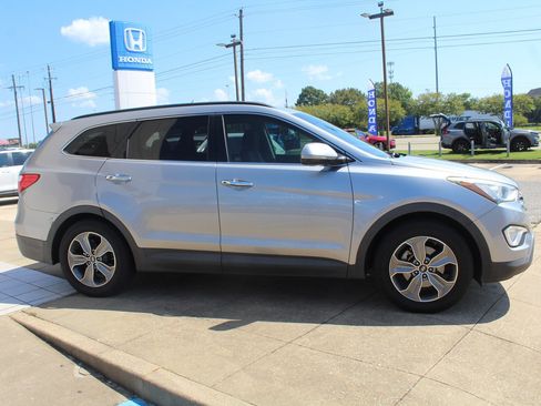 Used 2013 Hyundai Santa Fe GLS FWD image 3