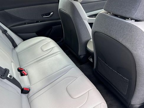 Used 2025 Hyundai Elantra Limited FWD image 31