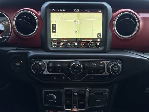 Used 2022 Jeep Gladiator Rubicon w/ Cold Weather Group image 15