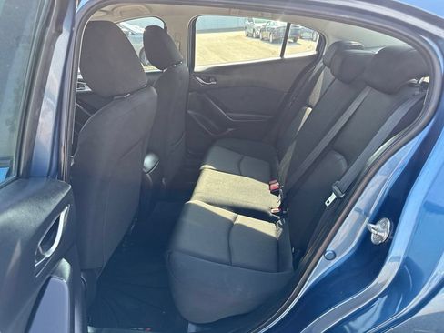 Used 2018 MAZDA MAZDA3 Sport FWD image 11