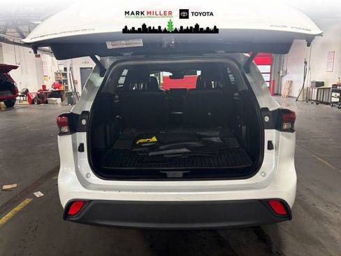 Used 2022 Toyota Highlander XLE image 19