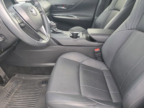 Used 2021 Toyota Venza XLE w/ Softex Package image 9