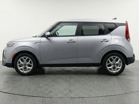 Used 2025 Kia Soul LX w/ LX Technology Package image 5