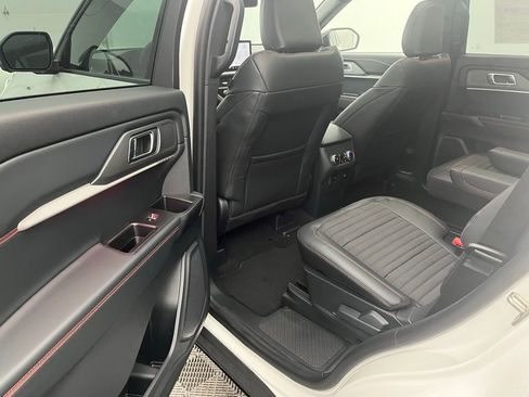 New 2026 Ford Explorer ST-Line w/ ST-Line Street Pack image 32