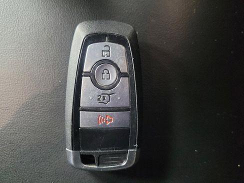 Used 2023 Ford Explorer XLT image 32