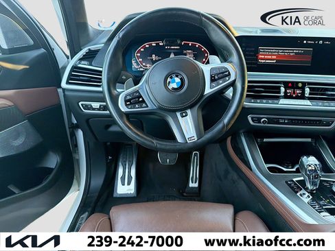 Used 2022 BMW X7 M50i image 16