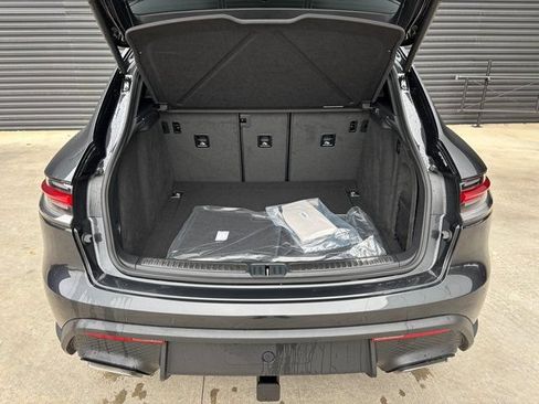 Certified 2026 Porsche Macan AWD/4WD image 26