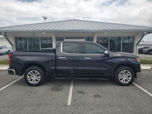 Used 2024 Chevrolet Silverado 1500 LTZ w/ Z71 Off-Road Package AWD/4WD image 9