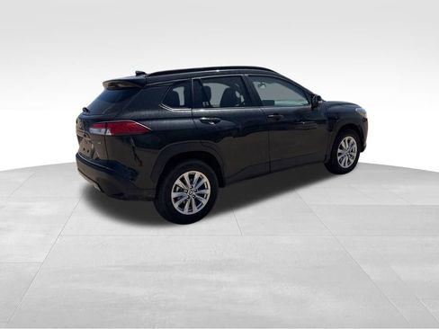 Used 2025 Toyota Corolla Cross LE image 4