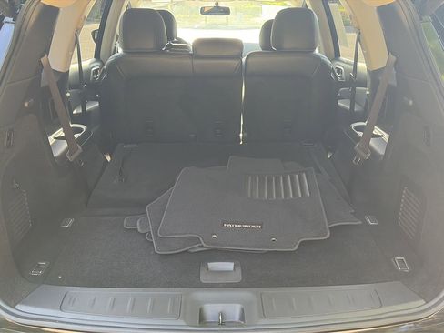 Used 2019 Nissan Pathfinder SL FWD image 18