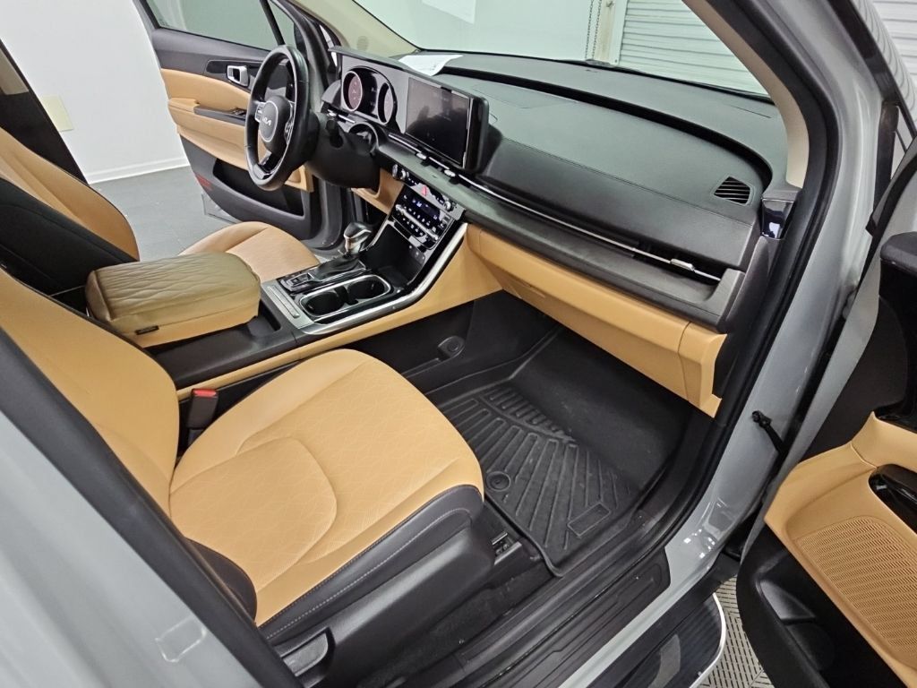 Used 2022 Kia Carnival EX FWD image 39